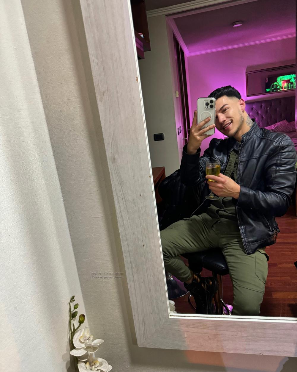 Rey23 Venezolano chico escort gay en Santiago Chile, chapero Activo y  Pasivo contactos gay en Santiago, prepagos taxiboy Providencia